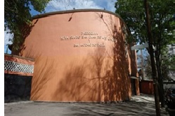 Foto de la fachada de la parroquia de Nuestra Señora de San Juan de los Lagos y San Antonio de Padua, Méjico.