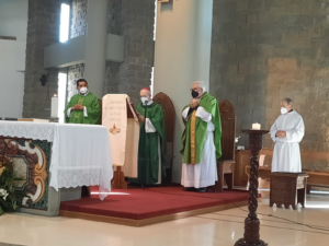 Gianrico Ruzza, administrador apostólico de la Diócesis de Porto - Santa Rufina, visitó la parroquia de San Juan Bautista de Cesano, en Roma