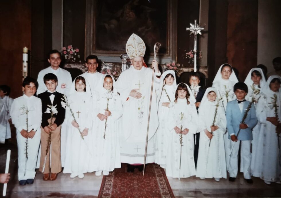 Arriba, a la izquierda, se aprecia al joven León XIV.